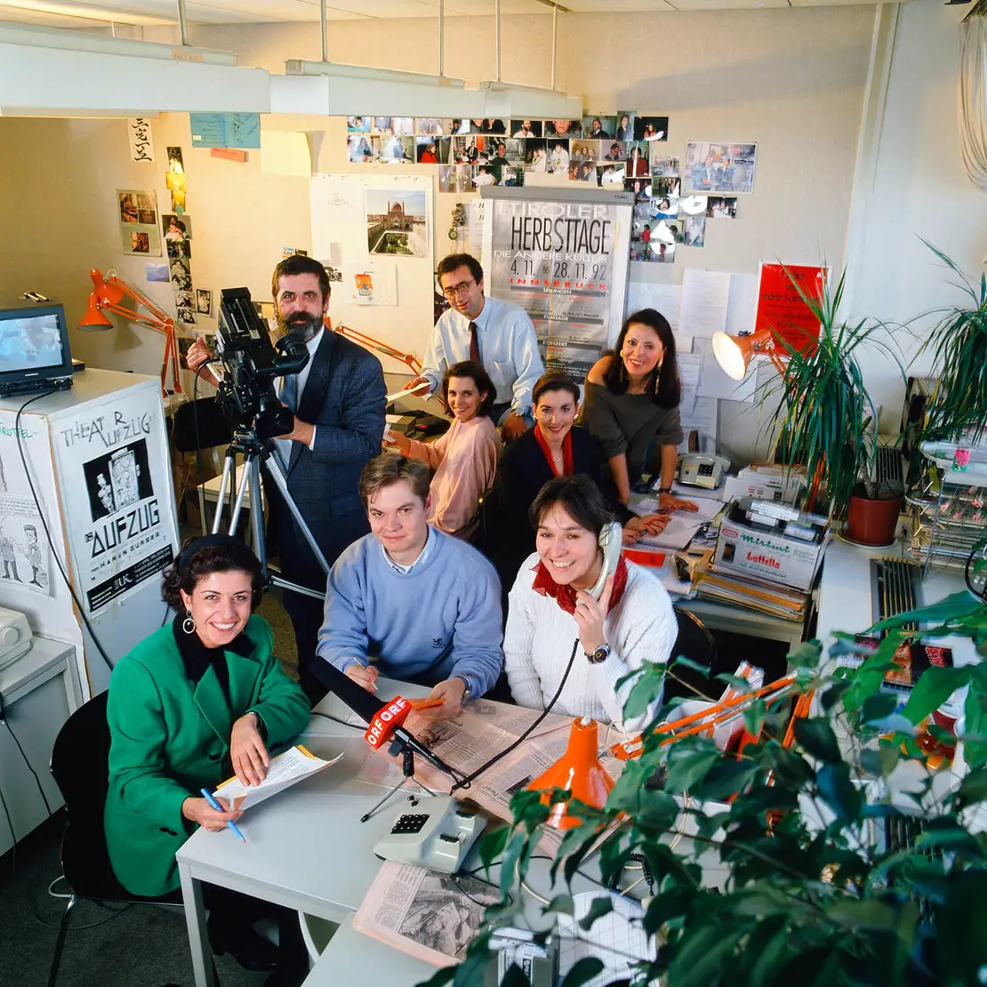 Silvana Meixner mit ihrem Team in der ORF-Minderheitenredaktion „Heimat Fremde Heimat“, 1992, Foto: Manfred Weihs  