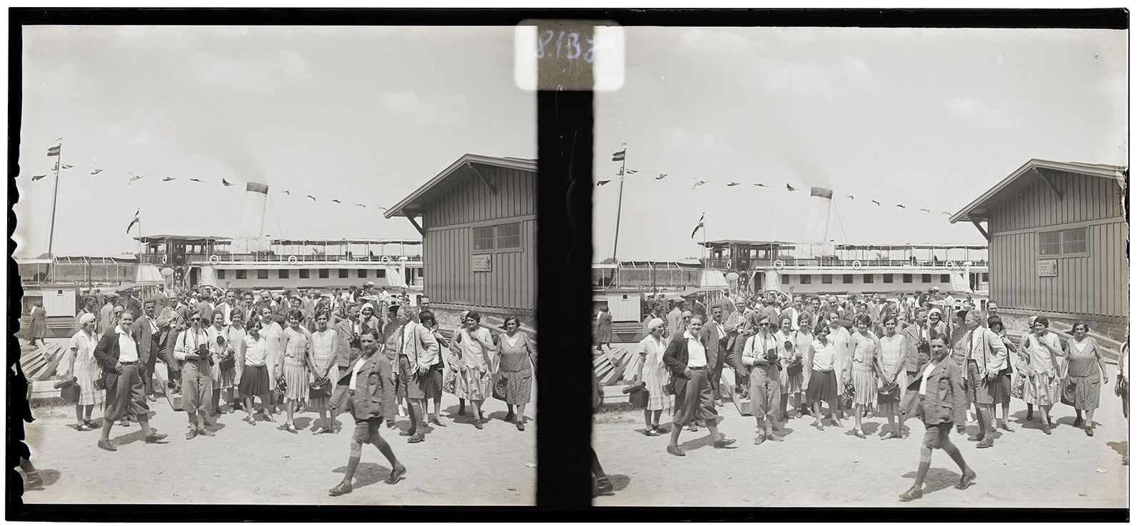 Karl Pollak, Stereoausflug nach Hainburg, um 1932, Stereonegativ (Glas), hier positiv gezeigt, Pollak-Negativverzeichnis: Personen 6, Wien Museum, Inv.-Nr. 181373  