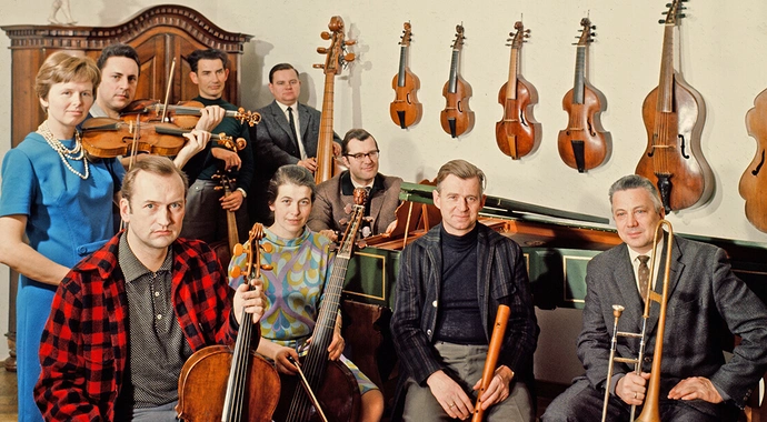 Ensemblefoto (Ausschnitt) in der Josefstädter Straße 17, ca 1965, Fotoarchiv K & A. Theiner