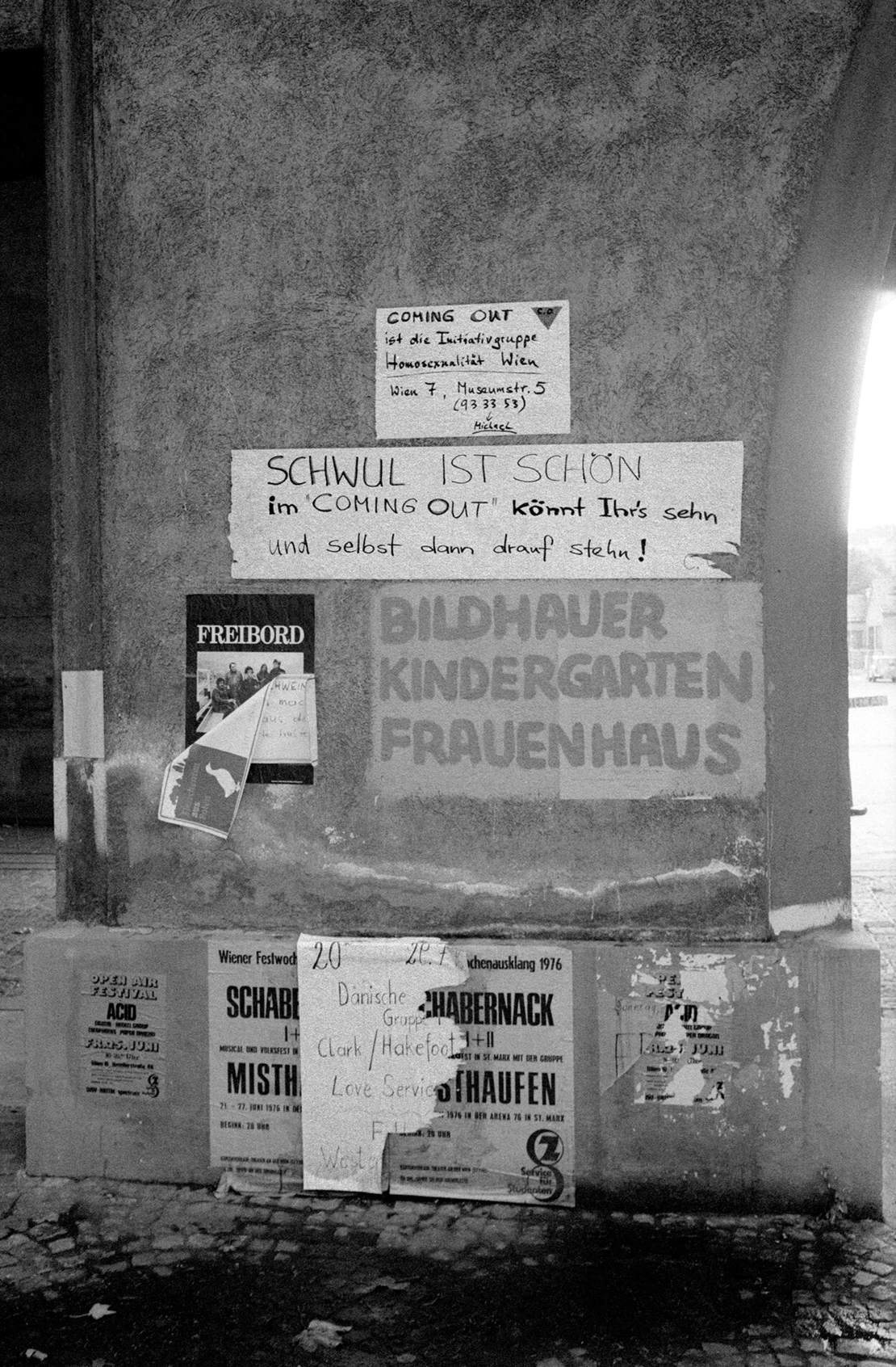 Plakate in der besetzten Arena, August 1976, Foto: Heinz Riedler, Wien Museum, Inv.-Nr. 301366/280  