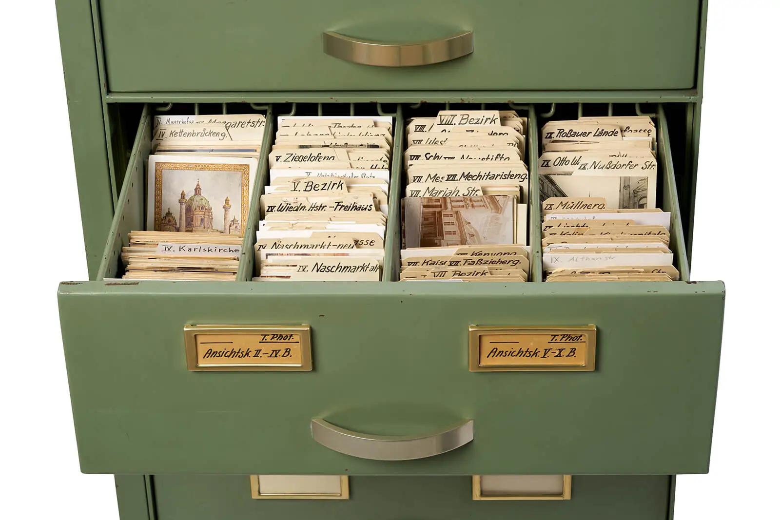 Archivschrank für die topografische Sammlung des Historischen Museums der Stadt Wien, um 1960 (verwendet bis 2016 u.a. für Ansichtskarten), Wien Museum