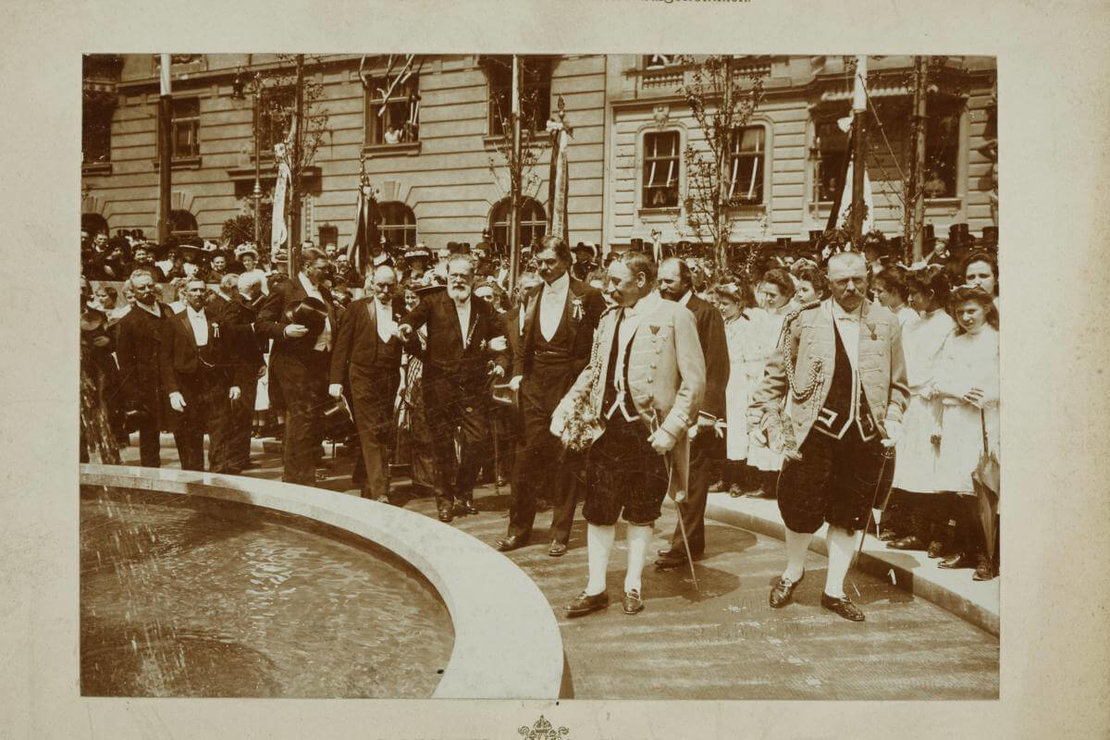 Enthüllung des Karl-Borromäus-Brunnens in Anwesenheit von Bürgermeister Lueger, 25. Mai 1909, Sammlung Wien Museum 