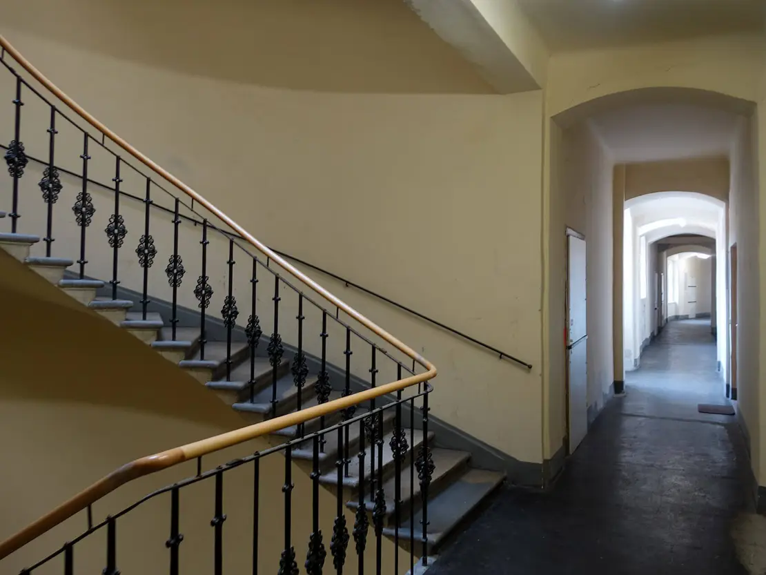 Stiegenhaus des ehemaligen Grand Hotel National in der Taborstraße, Foto: Benjamin von Radom