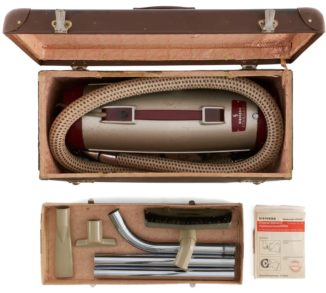 Standard-Staubsauger, Fa. Siemens, um 1960, Wien Museum, Inv.-Nr. 312942, Foto: TimTom