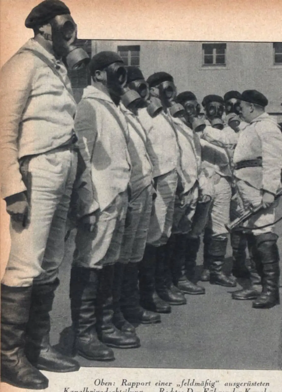 Gasmasken waren Teil der Ausrüstung. Aus: Wiener Magazin, Juli 1936, S. 55, Quelle: ANNO/ÖNB  