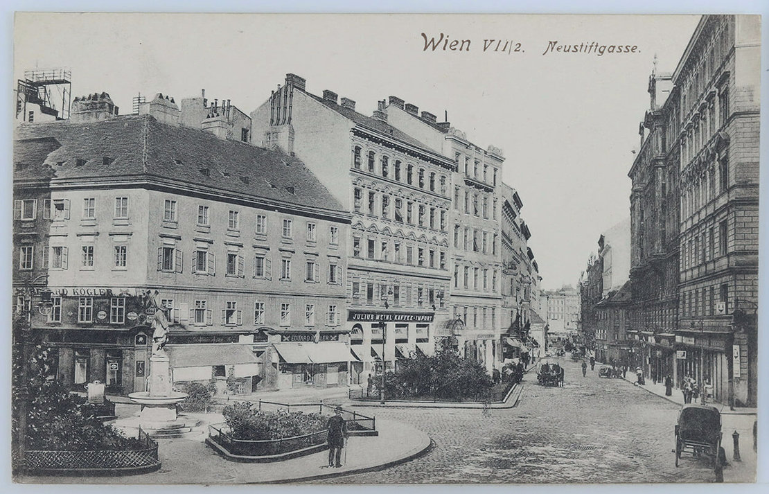 Neustiftgasse, Blick vom Augustinbrunnen stadteinwärts, Ansichtskarte, 1912, Wien Museum 
