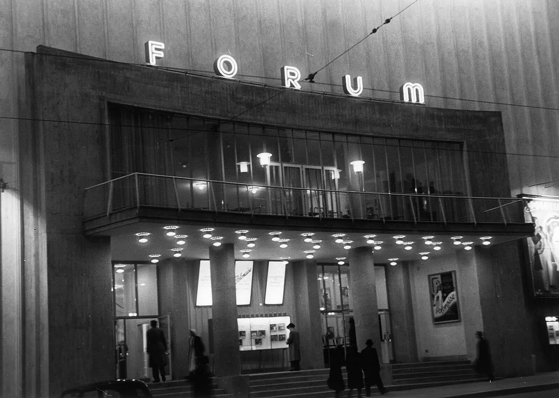 Robert Kotas: Forum Kino, 1949-1950, Portal, Nachtaufnahme, Foto: Votava / APA-Images / brandstaetter images