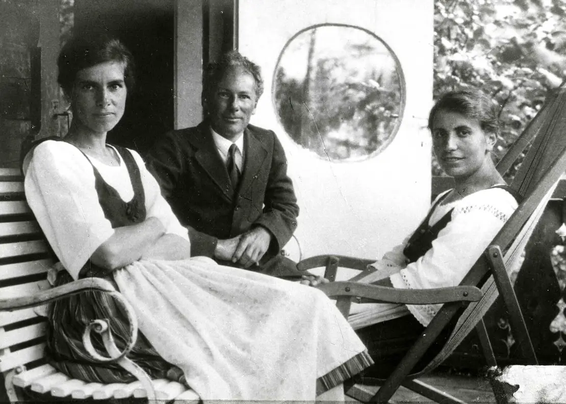 Max Halberstadt: Dorothy Burlingham (links), Alfred de Forest und Anna Freud, um 1930, Sigmund Freud Privatstiftung Wien, B-224  