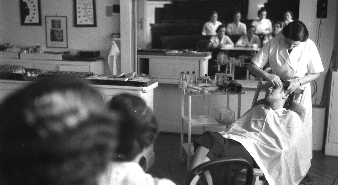 Kosmetikinstitut von Helene Pessl im Dianabad, 1937, Foto: Robert Haas, Wien Museum  