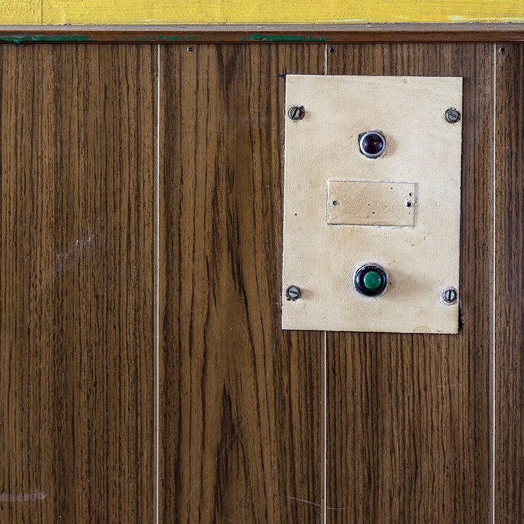 Der Kellner konnten „auf Knopfdruck“ in den Billardraum gerufen werden, Foto: Stephan Doleschal 