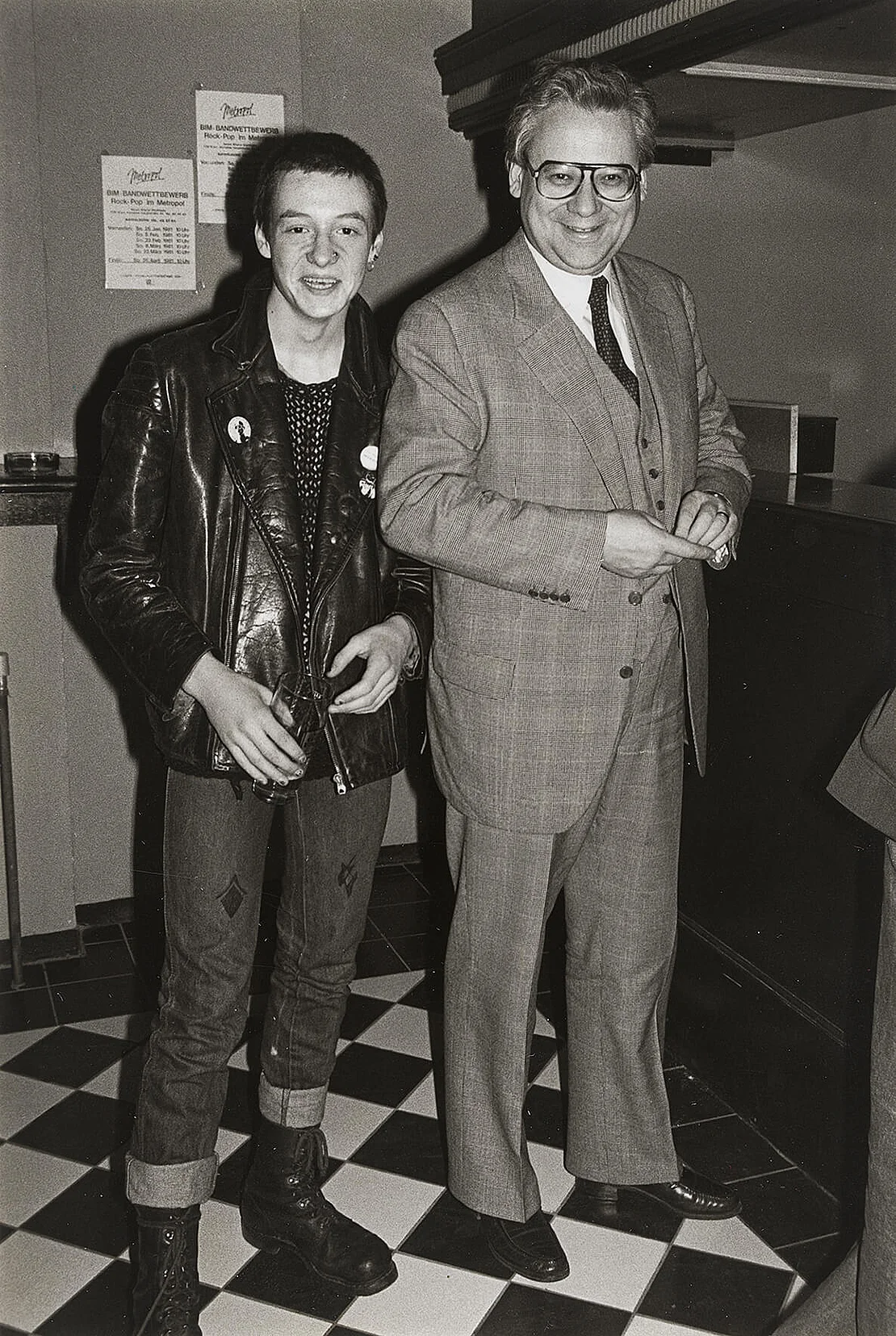 Viech, Sänger von Pöbel, mit ÖVP-Politiker Erhard Busek im Metropol, 1981, Foto: Michael Snoj  