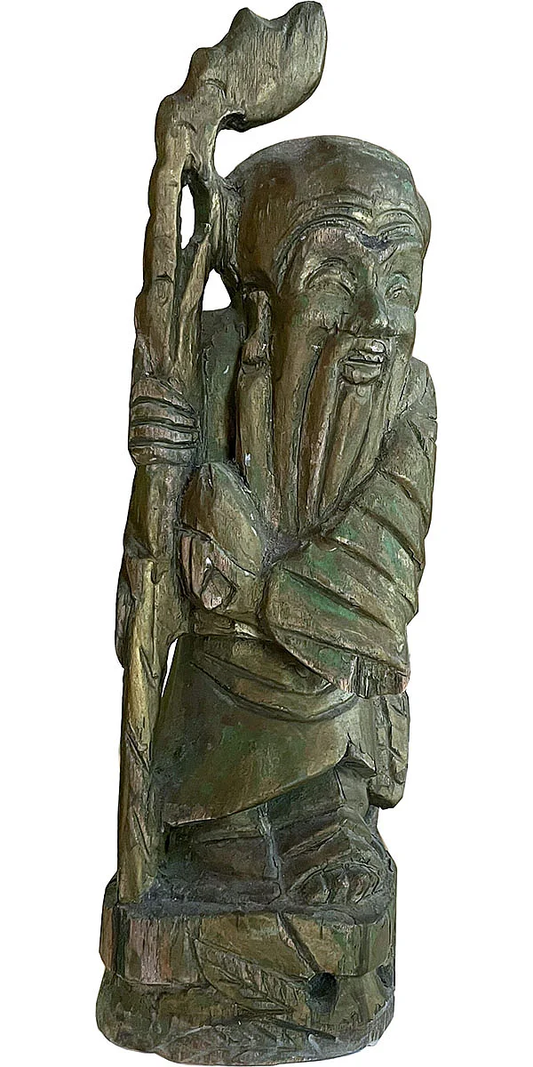 Die handgeschnitzte Holzfigur steht bis heute im „Goldenen Drachen“, Familie Wu, Foto: Wien Museum  