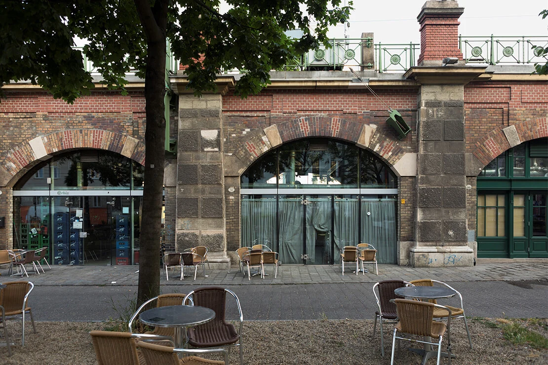 Stadtbahnstrecke am Gürtel mit dem charakteristischen Geländer aus der Fürstlich Salm’schen Eisengießerei in Blansko. Foto: Nora Schoeller