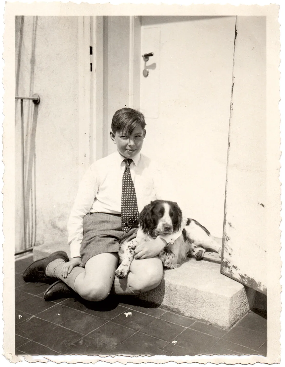 Hans Beer mit Hund Johnnie, ca.1932, FotografIn unbekannt  