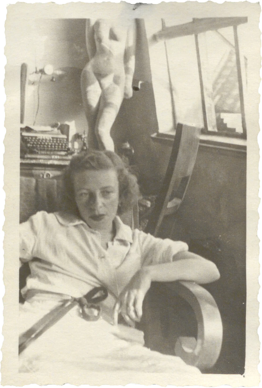 Jeannie Ebner als Studierende an der Bildhauerklasse der Akademie der bildenden Künste, Wien, um 1942. Foto: privat, Wienbibliothek im Rathaus  