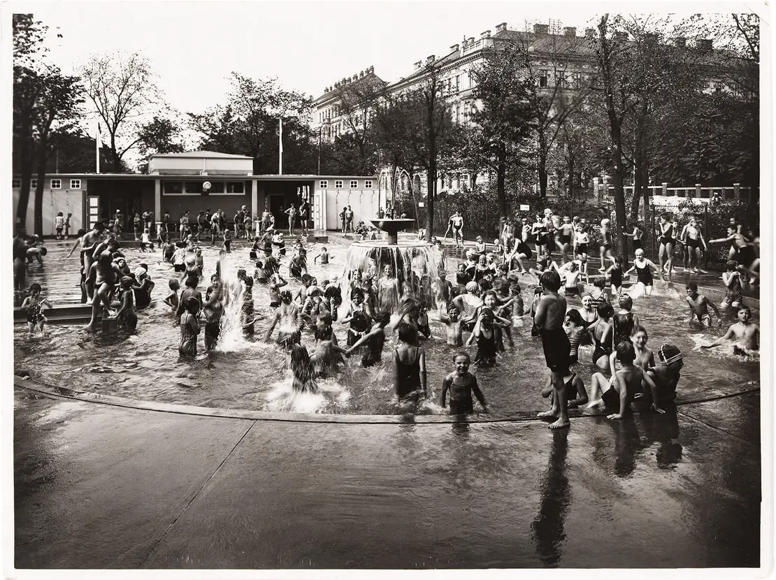 Städtisches Kinderfreibad am Neubaugürtel, um 1935, Foto: Fritz Sauer, Wien Museum 59241/204  