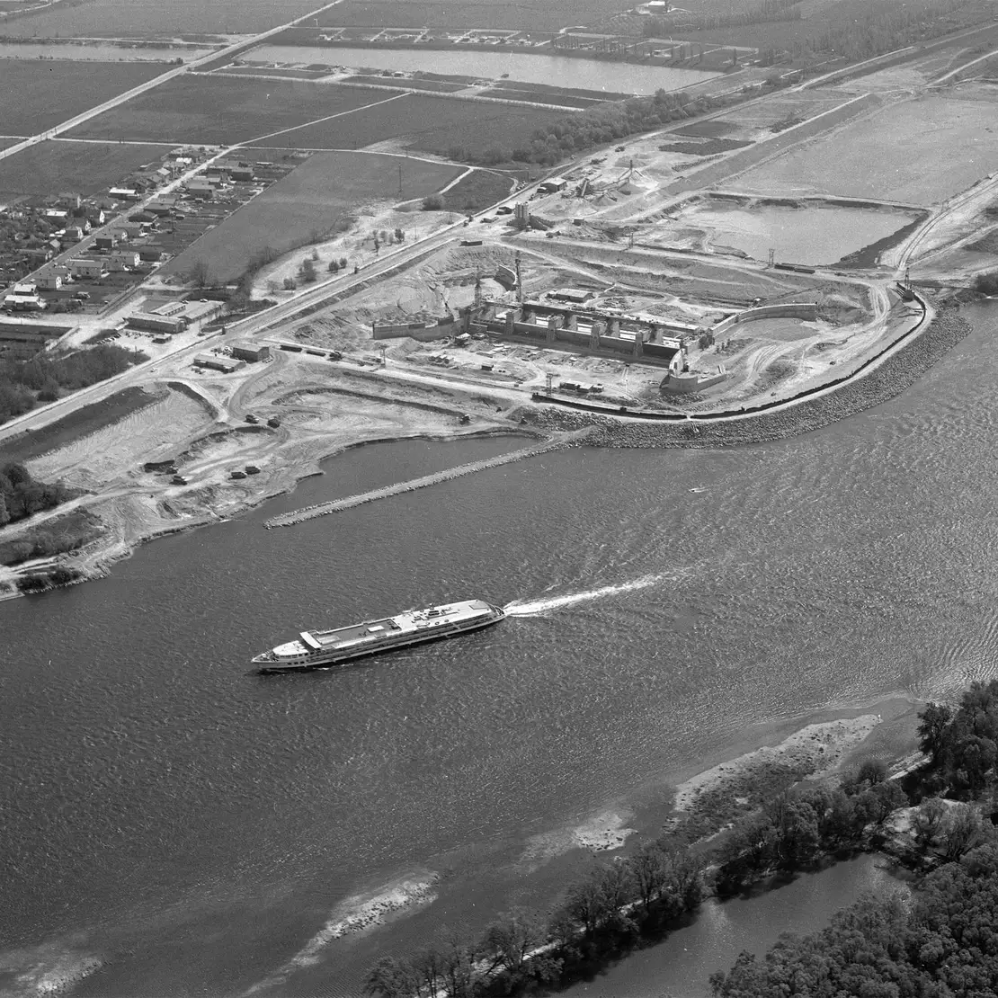 Einlaufbauwerk Neue Donau, Schrägluftaufnahme, 1974, Foto: Stadt Wien