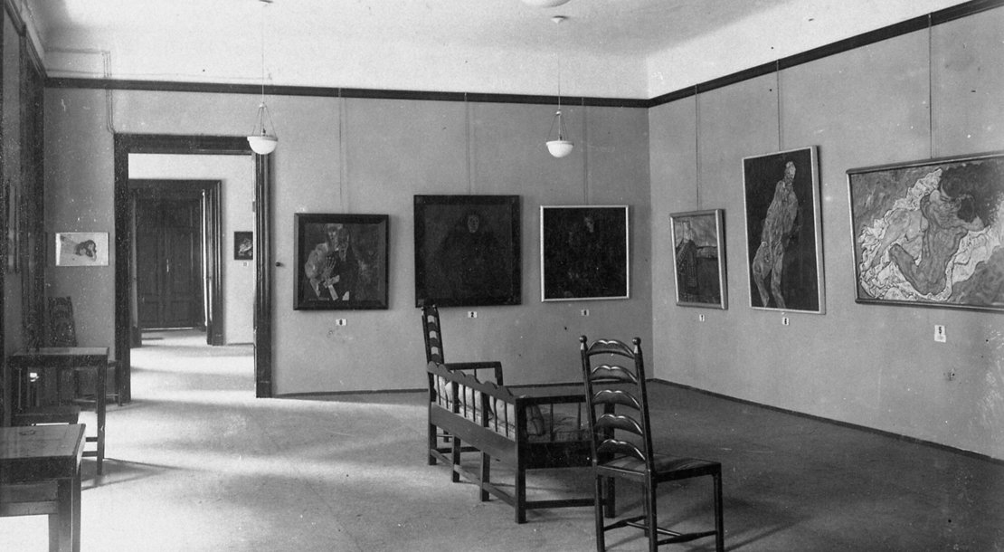 Neue Galerie, Ausstellungsansicht der Eröffnungsausstellung Egon Schiele, 1923, Courtesy Kallir Research Institute, NY 