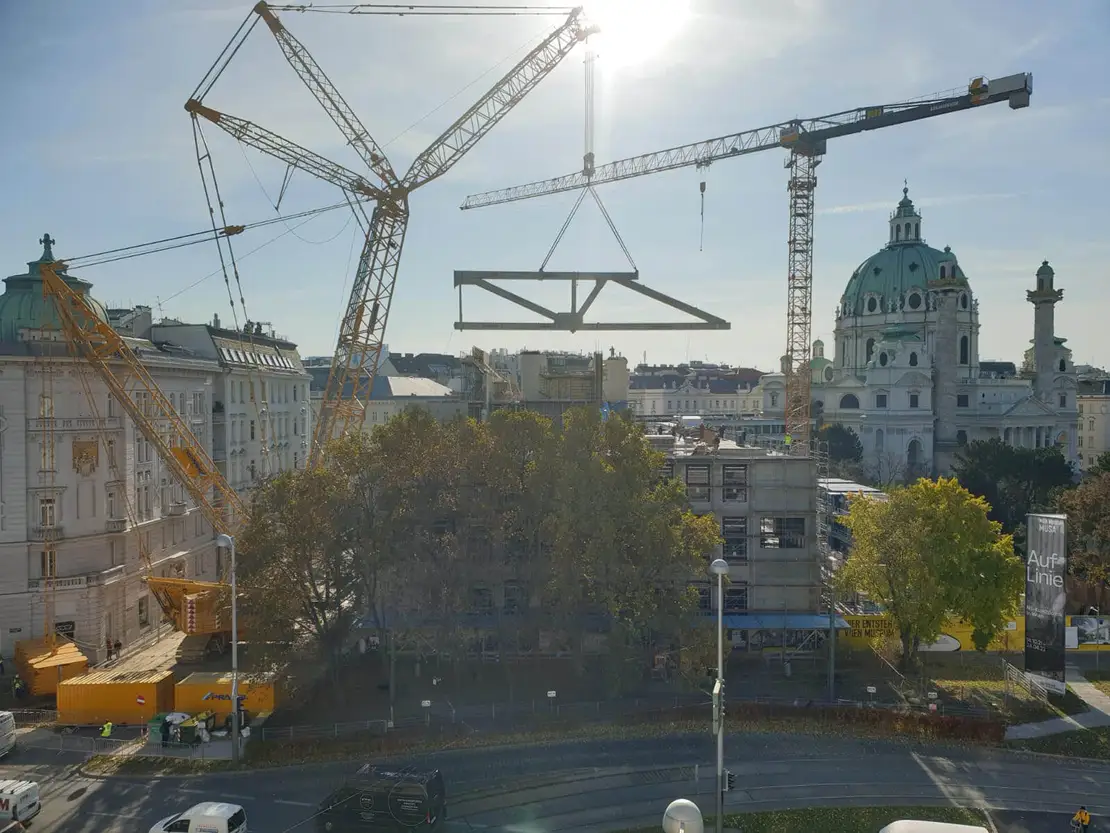 Die Baustelle während der Anbringung des Fachwerks für das neue Obergeschoß. Foto: Christina Schwarz  