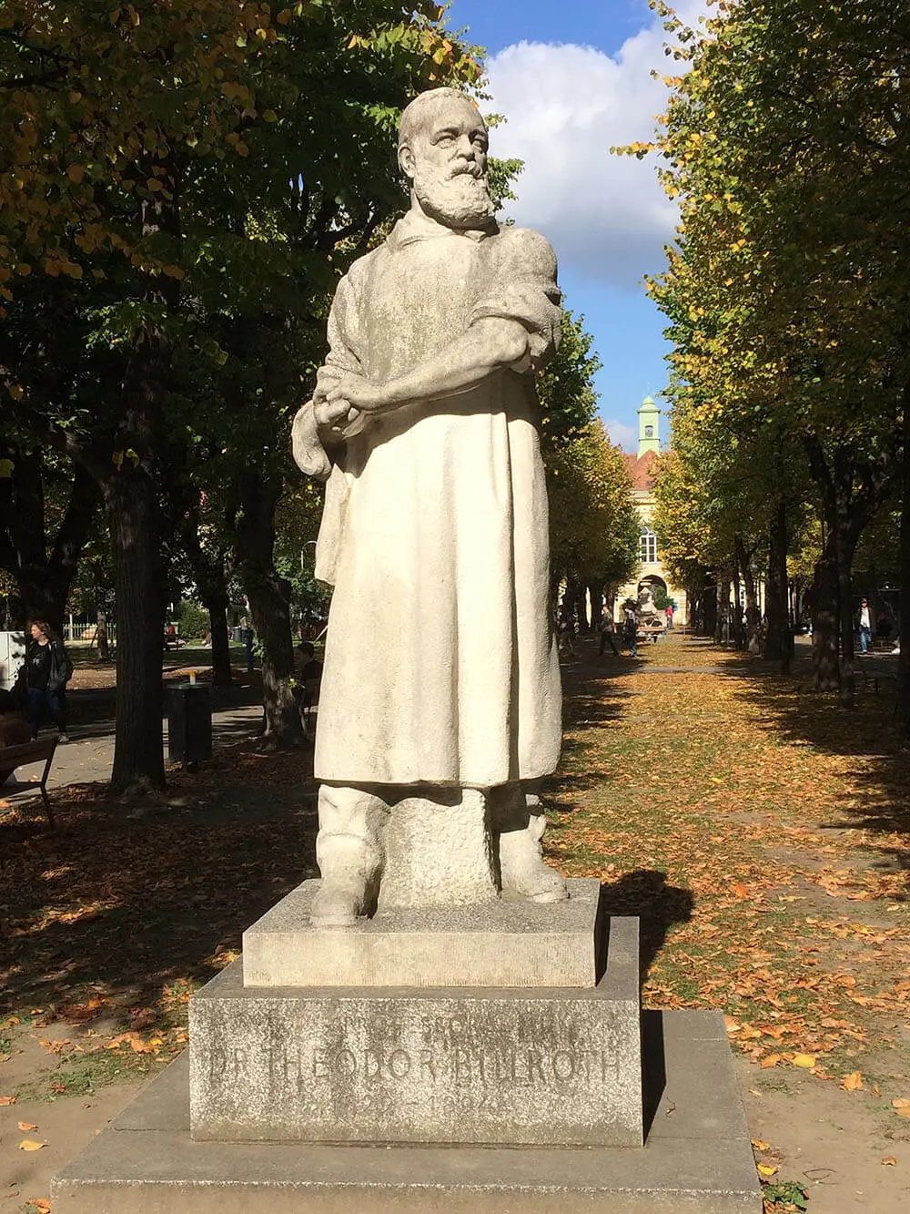 In der Kritik: die Billroth-Statue im Alten AKH, Foto: Peter Stuiber
