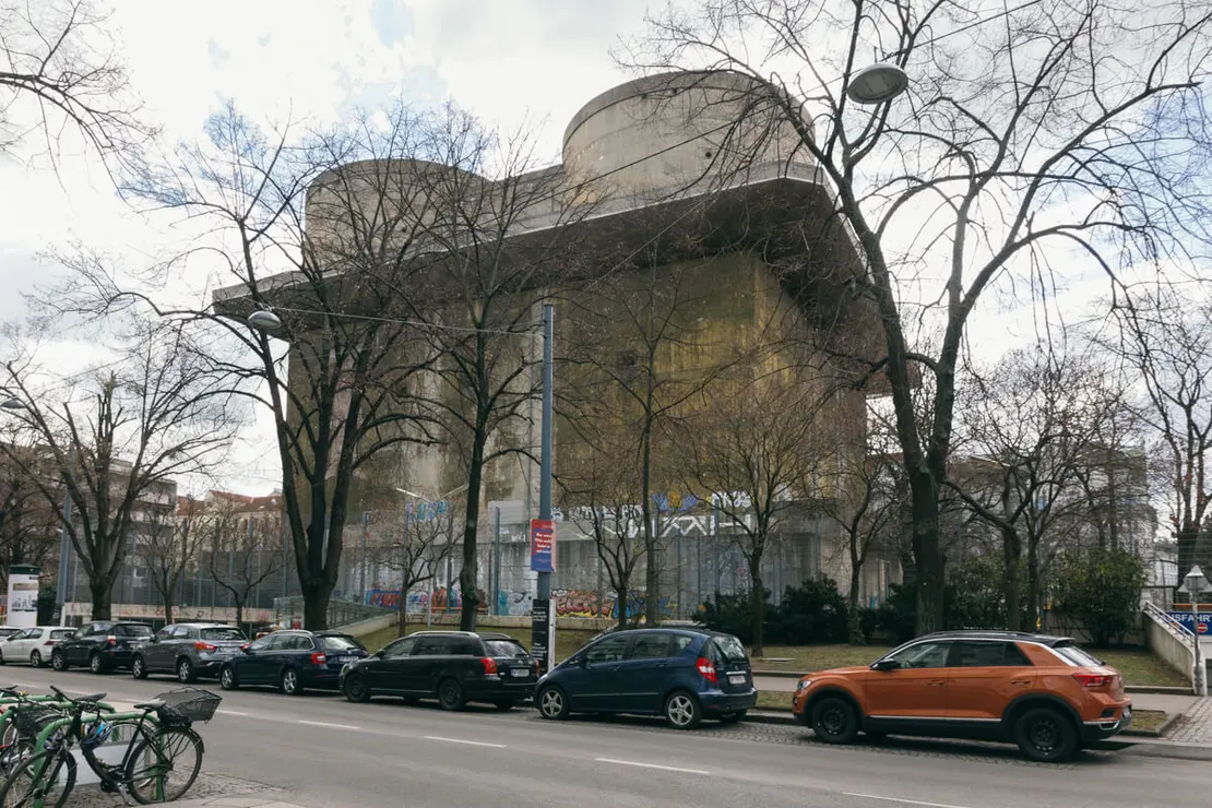 Gegenüber wurde 1942/43 gebaut: Flakturm im Ahrenbergpark, Foto: Elodie Grethen