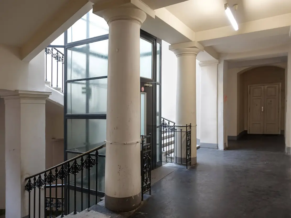 Hauptstiege des ehemaligen Grand Hotel National in der Taborstraße, Foto: Benjamin von Radom