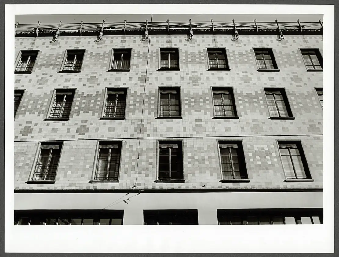 Max Fabiani: Geschäftshaus Portois & Fix, 3., Ungargasse 59-61, Fotografie von Margherita Spiluttini, 1984, Sammlung Wien Museum,