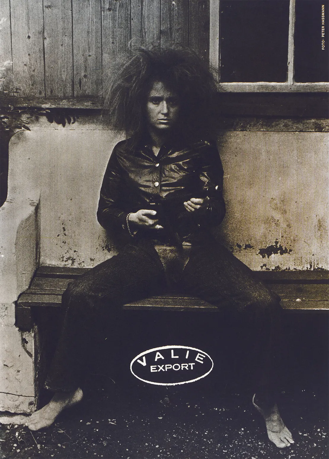 VALIE EXPORT: Aktionshose: Genitalpanik, 1969, adaptiert als Siebdruck von Kari Bauer © VALIE EXPORT, Bildrecht Wien, 2025  