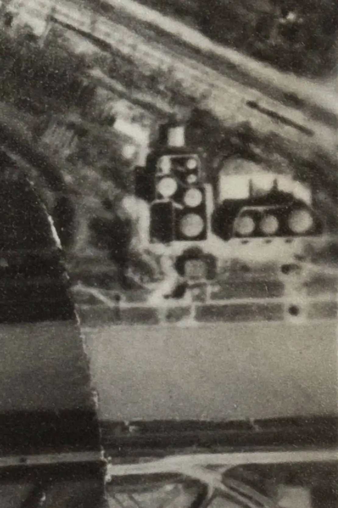 Das Luftbild der Luftgaubildstelle XVII vom 5. April 1943 zeigt die ummantelten Öltanks der Redeventza am Donaukanal. WStLA  