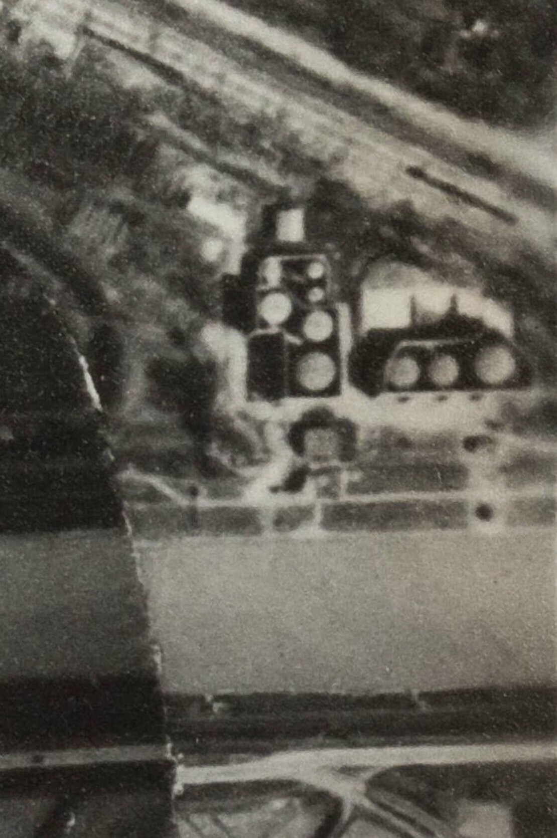 Das Luftbild der Luftgaubildstelle XVII vom 5. April 1943 zeigt die ummantelten Öltanks der Redeventza am Donaukanal. WStLA  