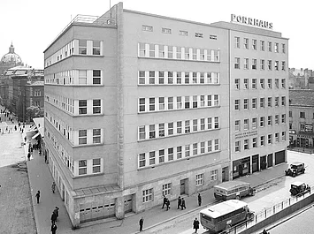 Der Architekt und Designer Egon Riss