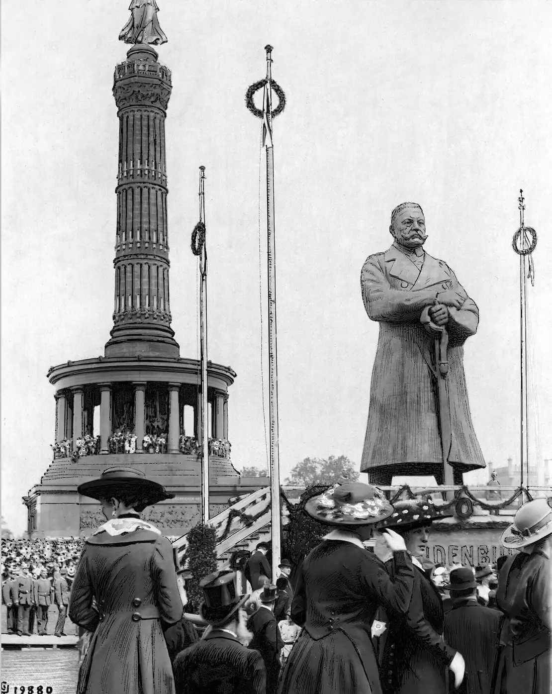 Der „Eiserne Hindenburg“ wurde im Herbst 1915 vor der Siegessäule in Berlin aufgestellt. Foto: Haeckel Archiv / Ullstein Bild / picturedesk.com  