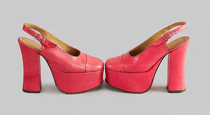 Plateauslingpumps, um 1974, Foto: TimTom, Wien Museum