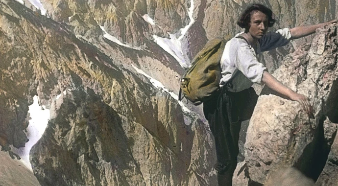 Bergsteigerin im Ennstal (Ausschnitt), um 1920, APA-Images / brandstaetter images / Öst. Volkshochschularchiv