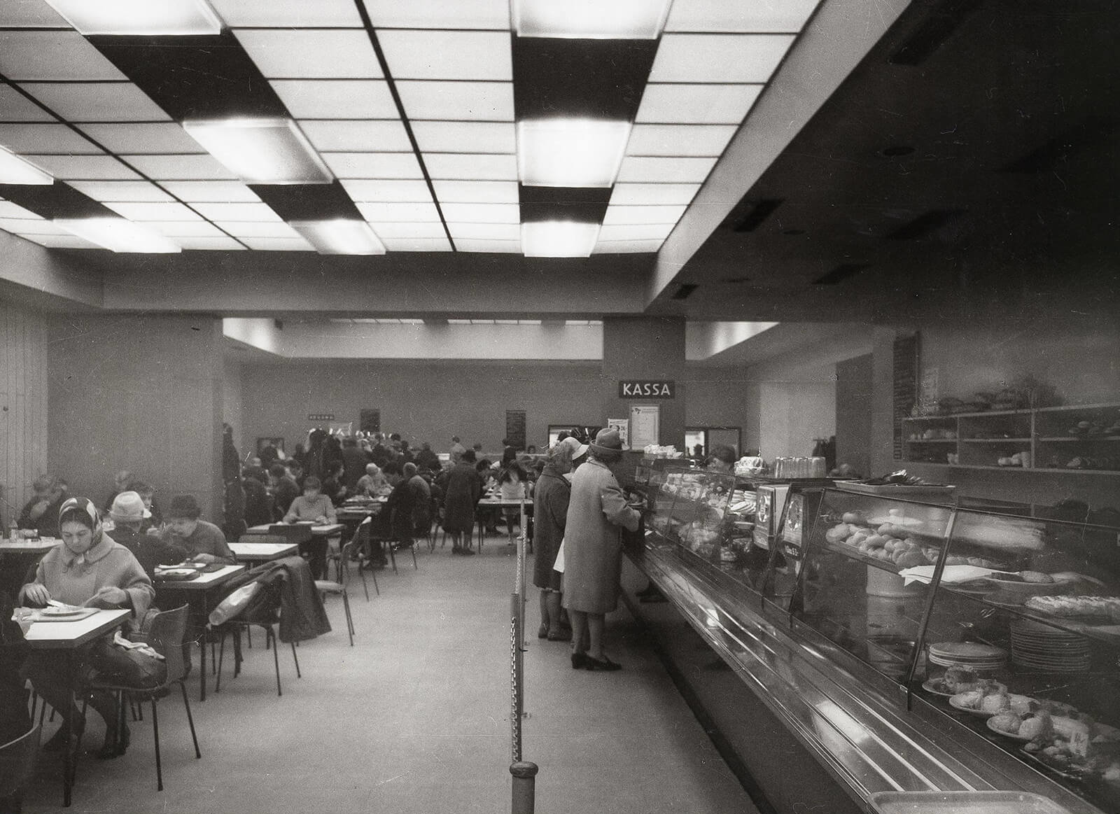Inspirierte Bernhard zu dem Prosawerk „Die Billigesser“: die Wiener Öffentliche Küche (WÖK) betrieb etliche Standorte in Wien, hier zu sehen jener in der Mariahilfer Straße, 1960er Jahre, Wien Museum 