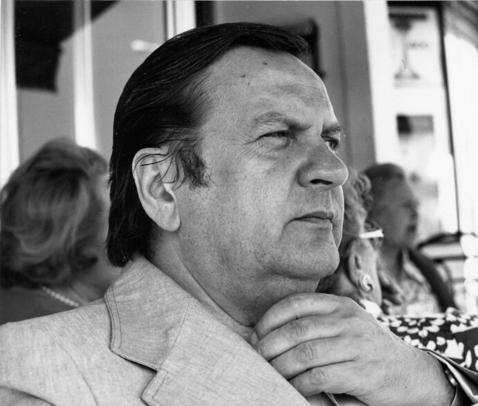 Karl Schwanzer während eines Arbeitsaufenthalts in Port Grimaud (F) kurz vor seinem Tod im August 1975. Foto: Leonie Manhardt, Wien Museum / Karl Schwanzer-Archiv