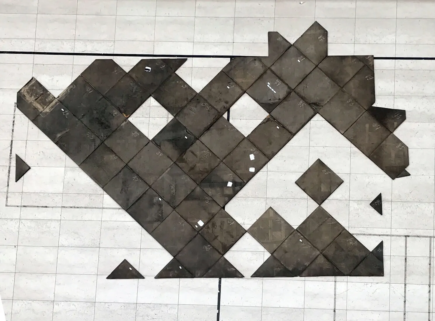 Ein Teil des Parkettbodens wurde 2019 für eine Begutachtung im Atrium des Wien Museums aufgelegt. Foto: Franz Bauer  