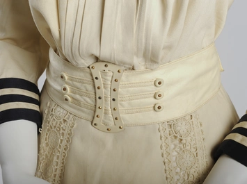 Tenniskleid für Damen, um 1903 Foto: Christa Losta