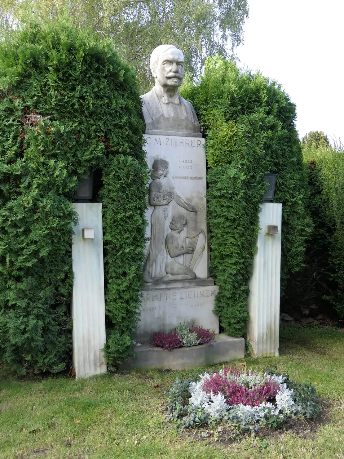 Ehrengrab auf dem Wiener Zentralfriedhof, Foto: Bernd Gross / Wikimedia Commons  
