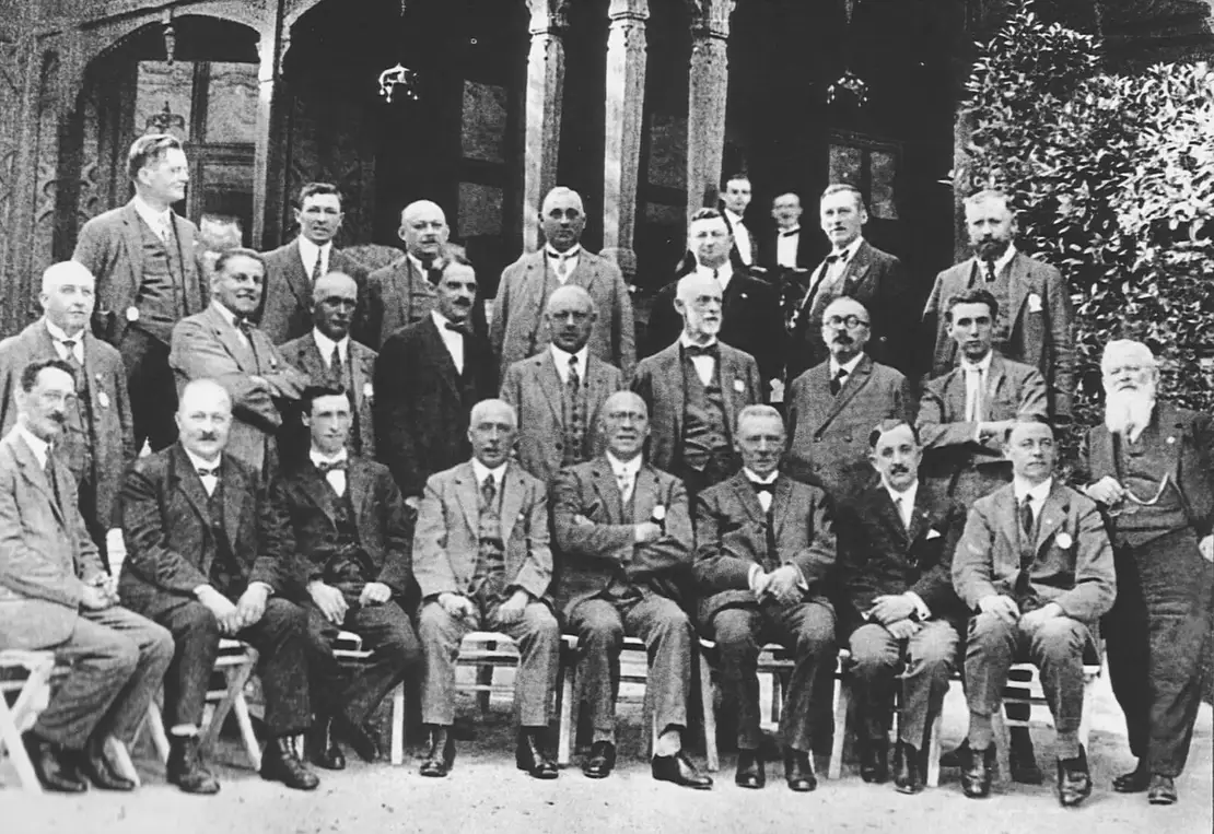 Städtetreffen in Budapest, vorderste Reihe ganz links: Ludwig Kocmanek, Juli 1926, Magistratsabteilung 48/Bildarchiv  