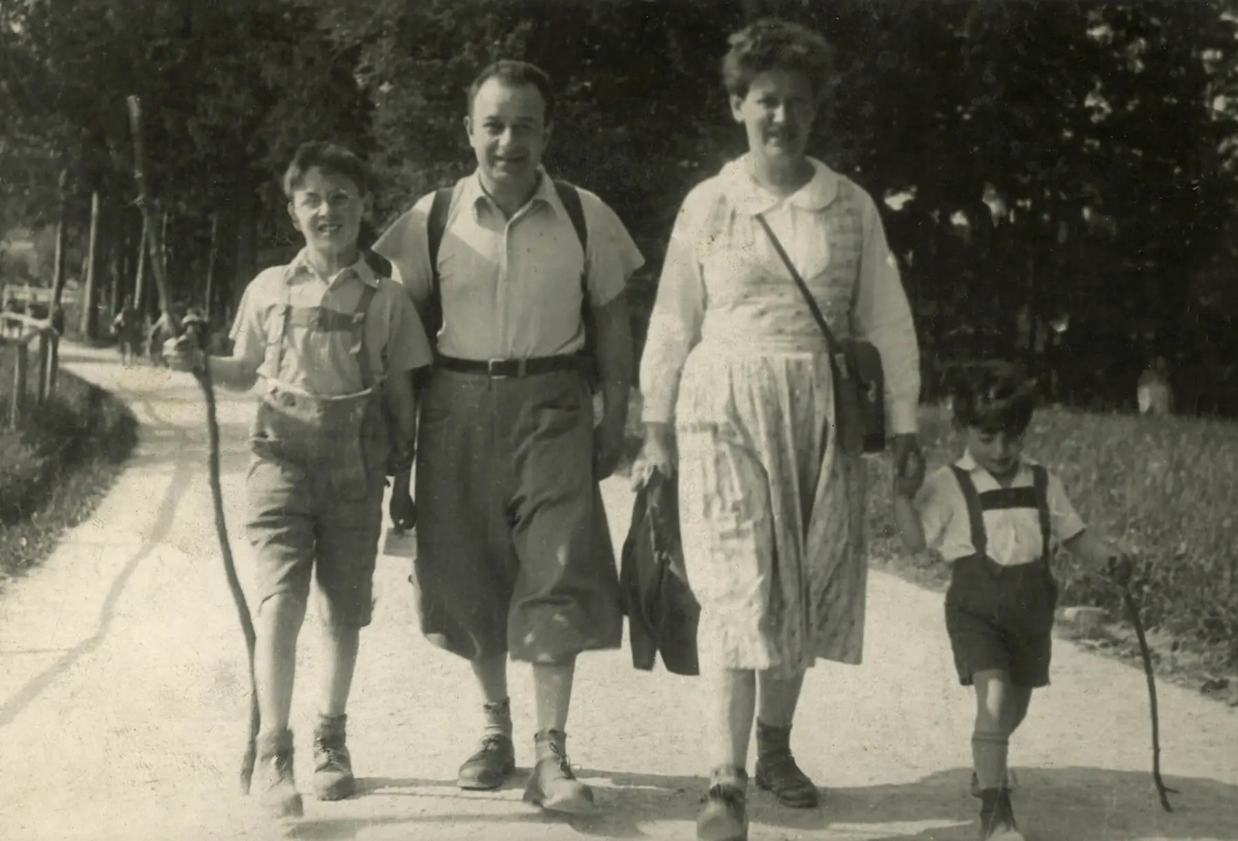 Ausflug auf den Ütliberg bei Zürich, Juni 1934: Heinz, Otto, Käthe und Franz Leichter, Leichter Family Archiv