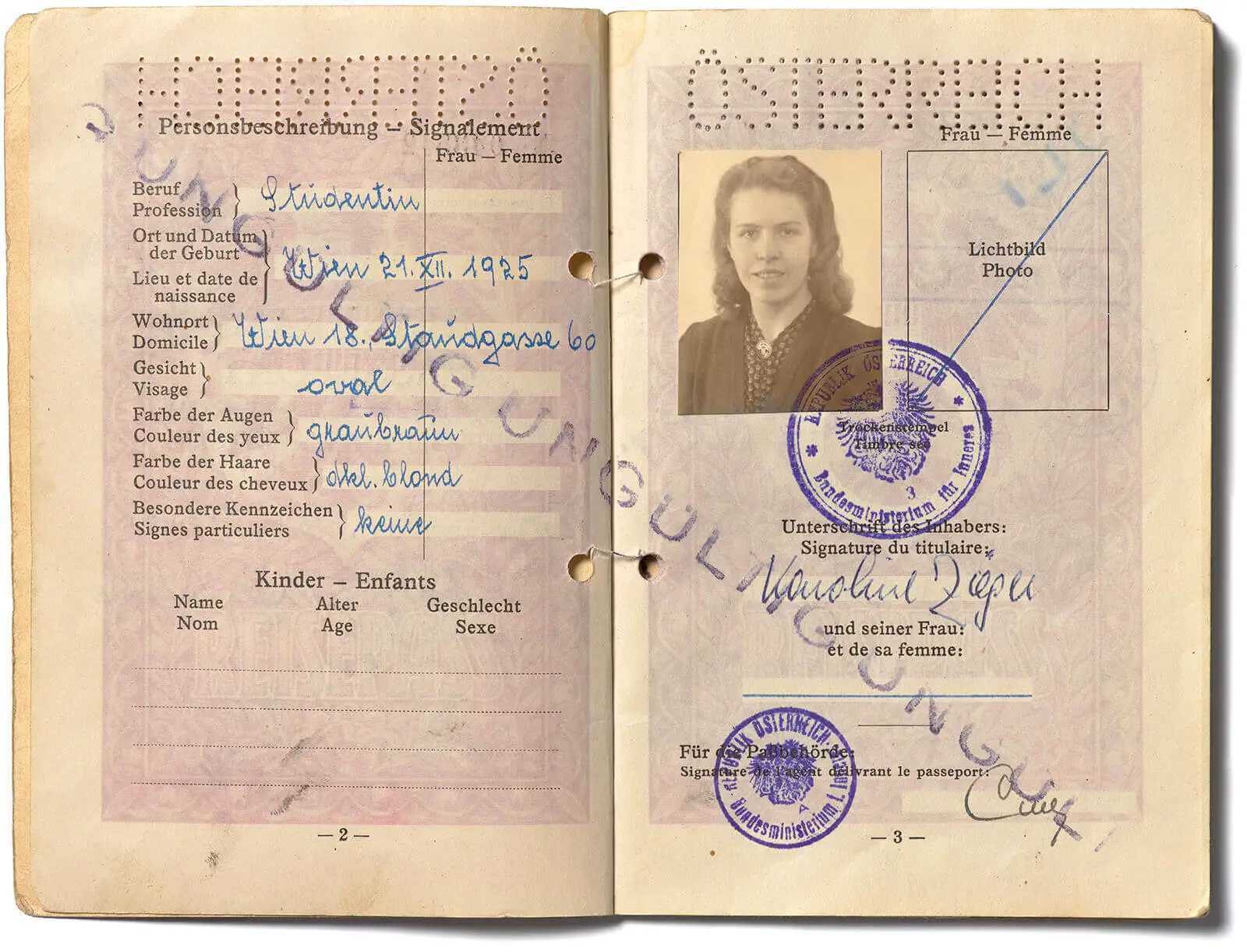 Reisepass von Karoline Zieger, 1947, Privatbesitz Familie Holmes-Edinger