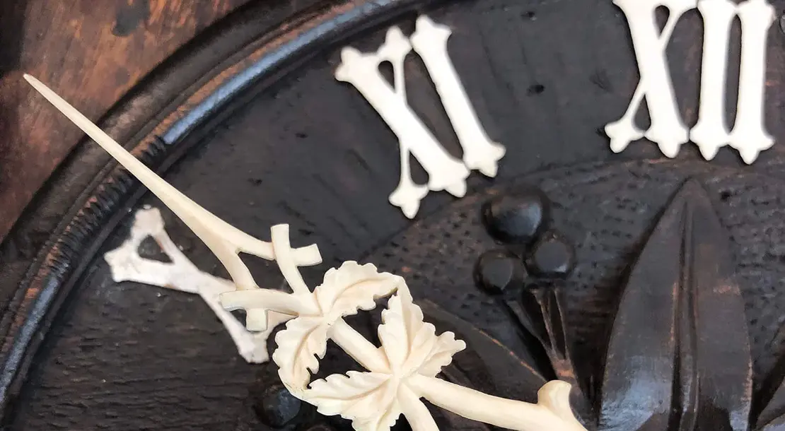 Flötenuhr mit Knochenzeigern von Emilian Wehrle & Co, Furtwangen (im Schwarzwald), um 1870, Wien Museum