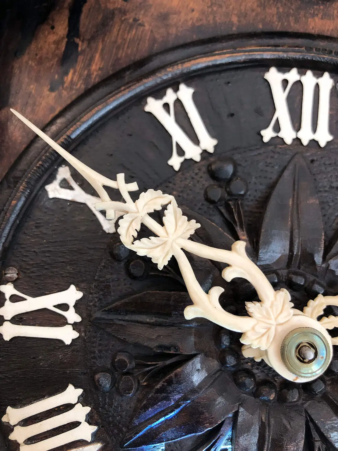 Flötenuhr mit Knochenzeigern von Emilian Wehrle & Co, Furtwangen (im Schwarzwald), um 1870, Wien Museum