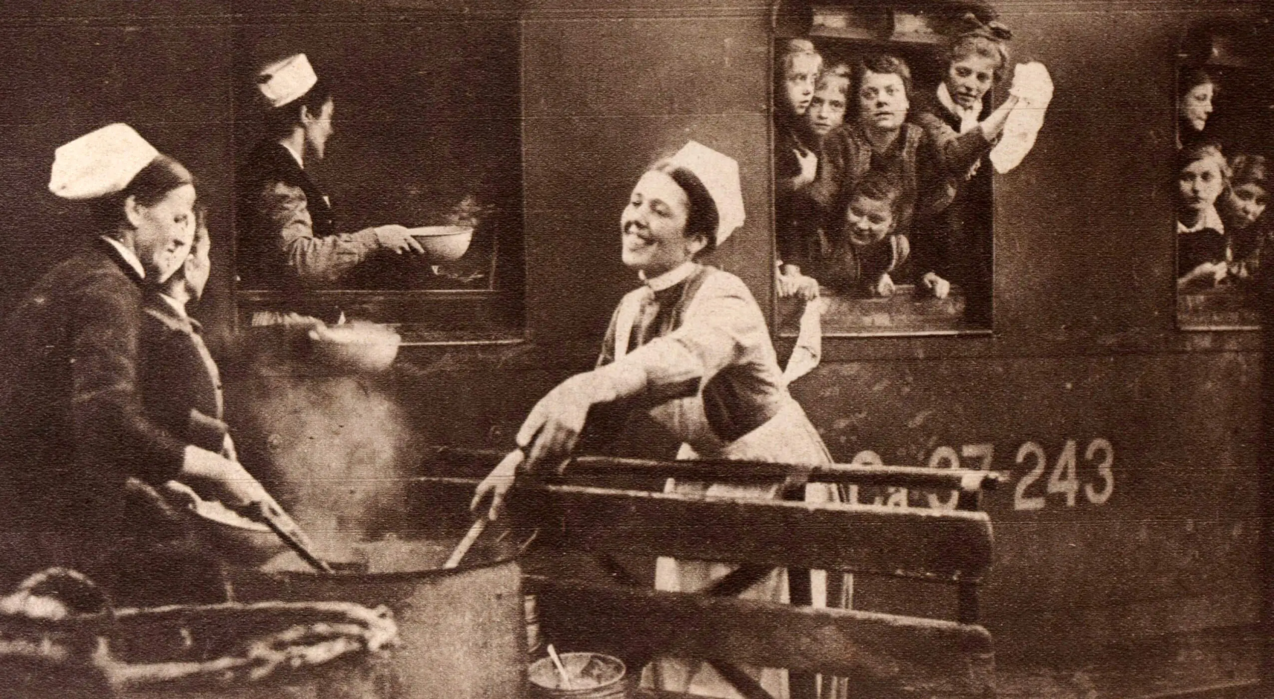 Verpflegung von Wiener Kindern, die unterwegs nach Dänemark und Schweden sind, in: Das interessante Blatt, 22. Jänner 1910, S. 4, Quelle: Anno/ÖNB  