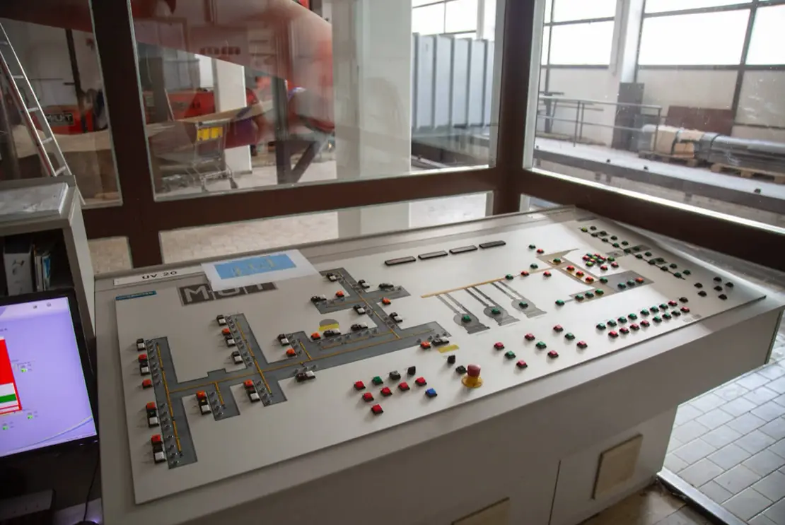 Die Kommandozentrale. Optisch ein Relikt aus der Vergangenheit, funktioniert jedoch tadellos. Foto: Leart Krasniqi  