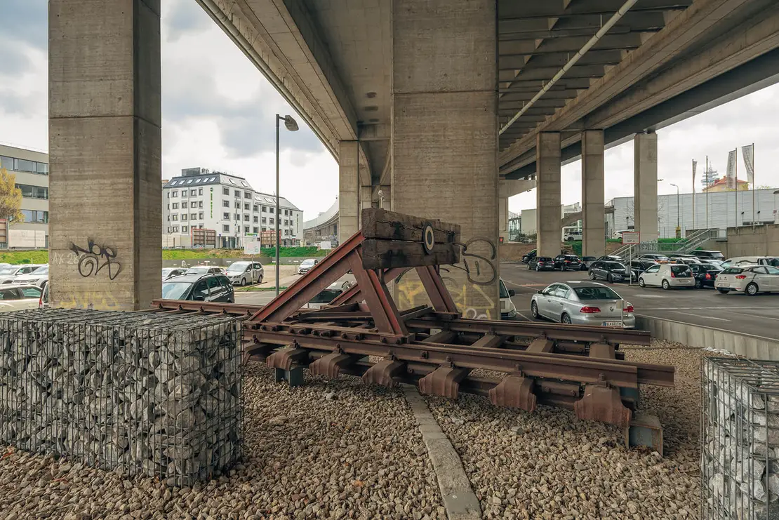 Überreste der Schlachthausbahn unter der Südosttangente, 2025, Foto: Klaus Pichler, Wien Museum