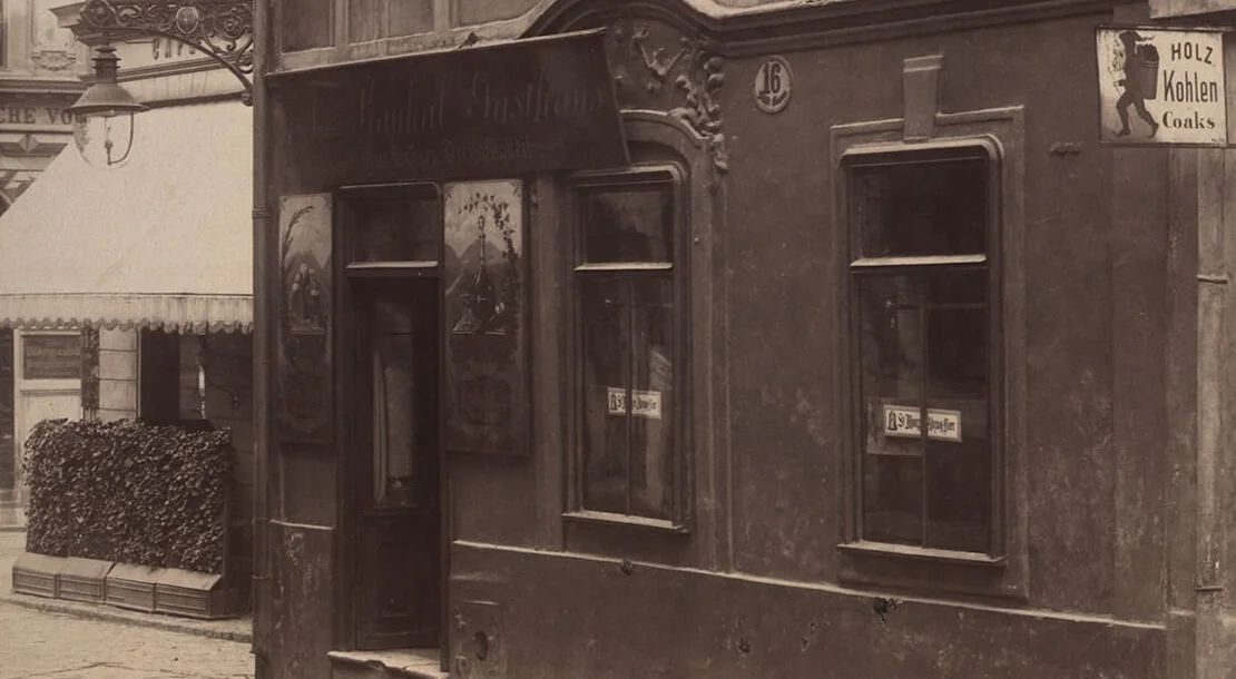 Das Haus, in dem später das Gasthaus Neumann betrieben wurde, Stiftgasse 16, um 1901, Foto: August Stauda/Wien Museum  