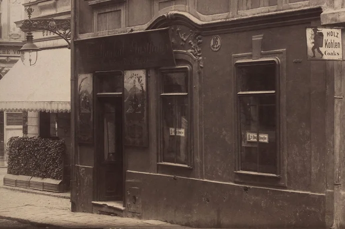 Das Haus, in dem später das Gasthaus Neumann betrieben wurde, Stiftgasse 16, um 1901, Foto: August Stauda/Wien Museum