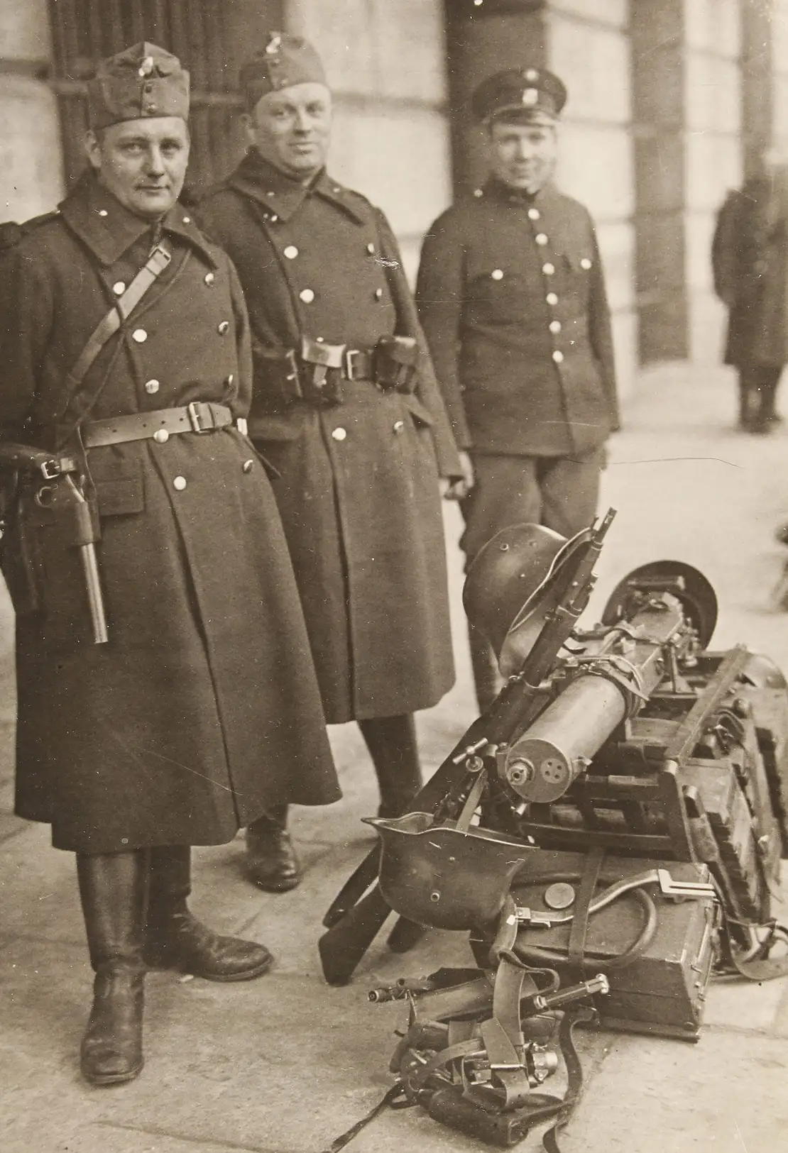 Die Parlamentswache mit Maschinengewehr, 15. März 1933, Austrian Archives / brandstaetter images / picturedesk.com